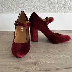 NWOT Report size 8 velvet Mary Jane pumps